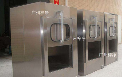 傳遞窗廣泛應用于微細科技、生物實驗室、制藥廠、醫院、食品加工業、LCD、電子廠等等一切需要空氣凈化的場所。