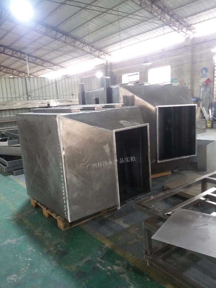 增壓新風柜可根據不同的通風管道布局，訂做不同的進出風口方向的風柜；