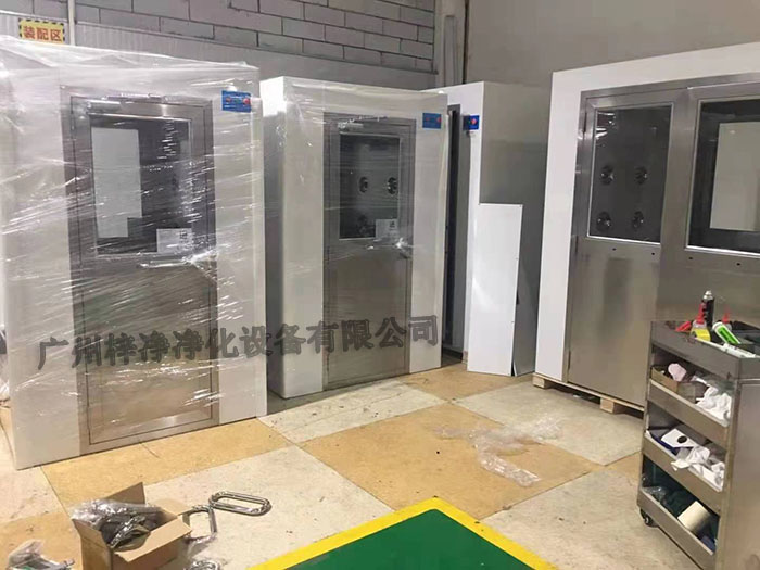 風淋室的類型繁多,不同類型的風淋室適用于不同的場合和需求 風淋室的類型繁多,不同類型的風淋室適用于不同的場合和需求