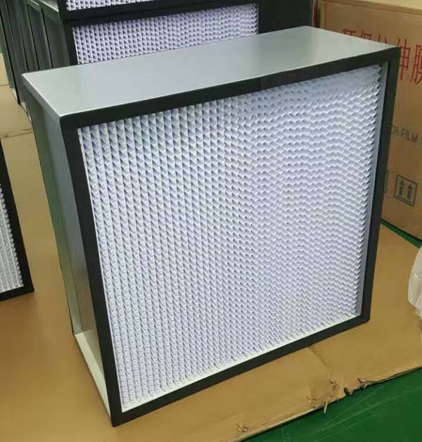 HEPA高效過(guò)濾器能夠過(guò)濾掉0.3微米以上的微粒，對(duì)于大多數(shù)潔凈室的要求已經(jīng)足夠。