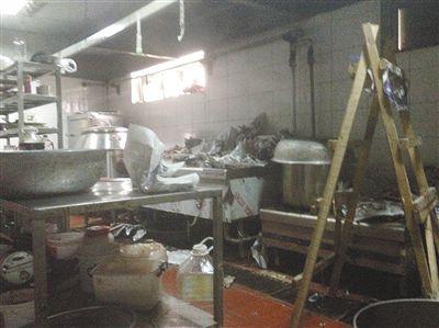 漢麗軒烤肉超市昌平店的后廚環境。
