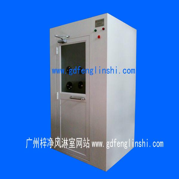 鋼板烤漆風淋室是指風淋室箱體及門采用A3冷軋鋼板多層酸洗不易生銹。 鋼板烤漆風淋室是指風淋室箱體及門采用A3冷軋鋼板多層酸洗不易生銹。