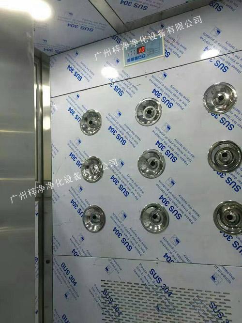 內(nèi)置自動門風(fēng)淋室工作區(qū) 內(nèi)置自動門風(fēng)淋室工作區(qū)