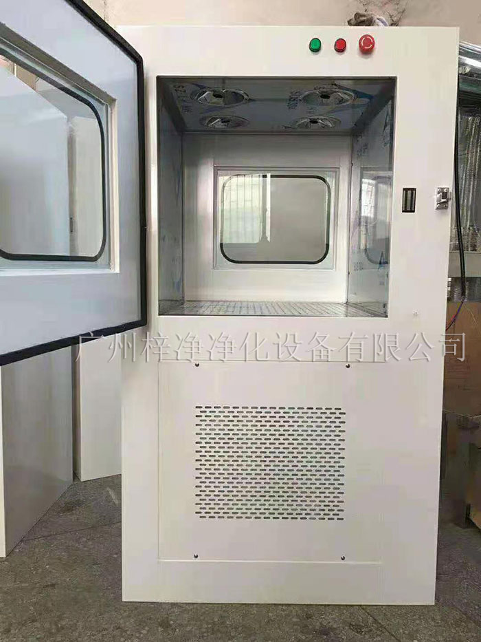 風淋傳遞窗主要依靠強風除塵的原理